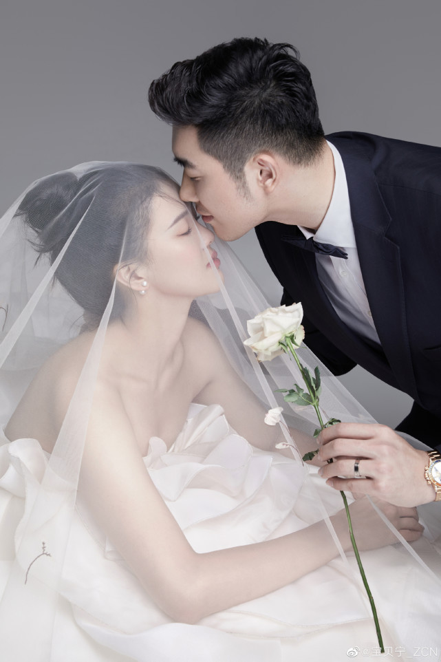 女排奥运冠军|恭喜!女排奥运冠军晒婚纱照,23岁已领证,为大婚缺席一重要赛事