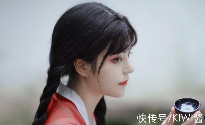 百妖谱|00后妹子因社恐500天不出门，玩cos后性情大变，竟成漫展女王？