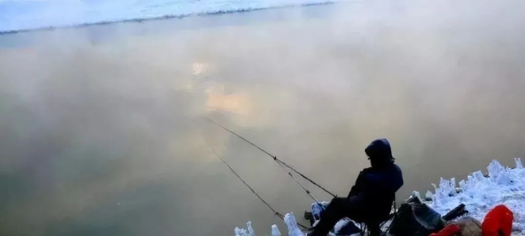 冬季钓鲫鱼,钓深还是钓浅?选错就是浪费窝料浪费钱