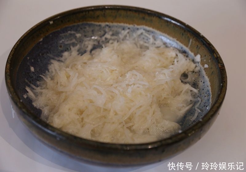 传统|白萝卜又出新做法,打破传统,私房秘制,加1物,香3倍!可炸可蒸