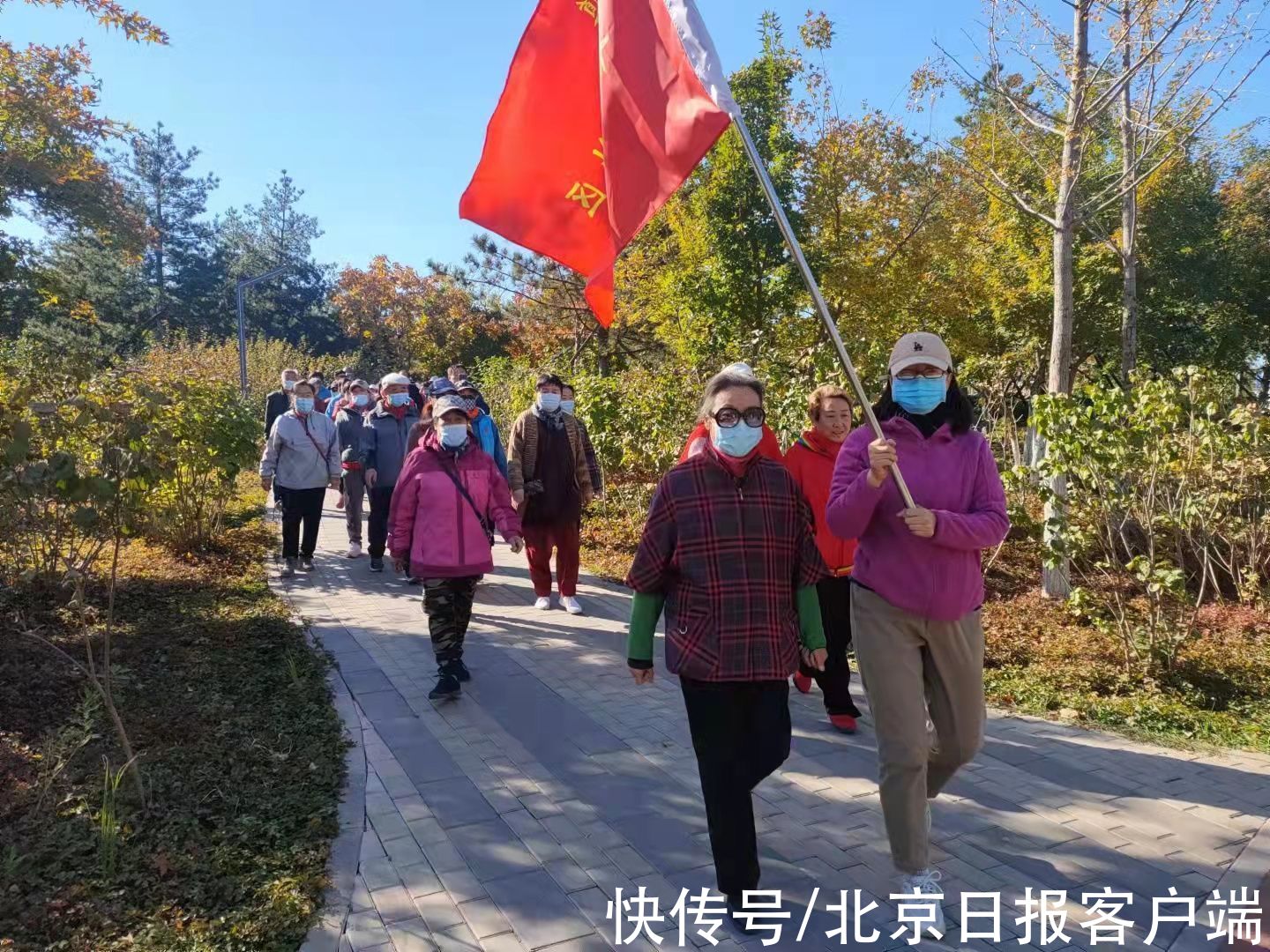 古城街道@古城街道十万平社区举办“喜迎冬奥，社区居民健步走”活动