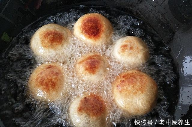 冷天迷上吃它，煮成馅料放进糖糕里，一口气连吃3个才过瘾，真香！