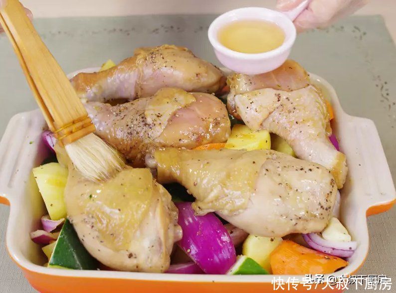 烤鸡|30分钟上桌!大叔教你蒜香烤鸡腿,外焦里嫩,酥脆鲜香,非常简单