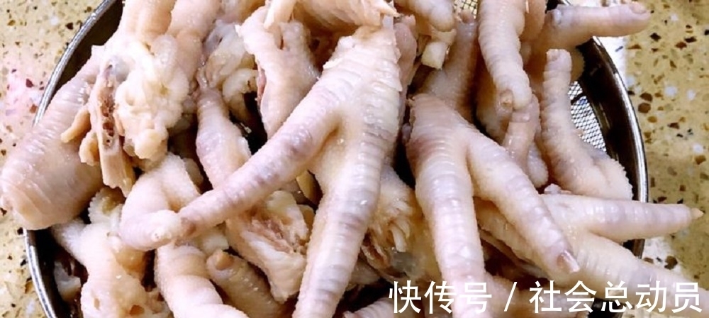 牙签|鸡爪去骨原来这么简单，一根牙签就搞定了，做无骨凤爪更入味