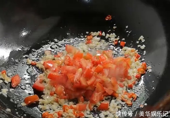 鲜香|红烧鱼好吃又诀窍,鲜香适口,外酥里嫩,端上桌就被大家吃完了