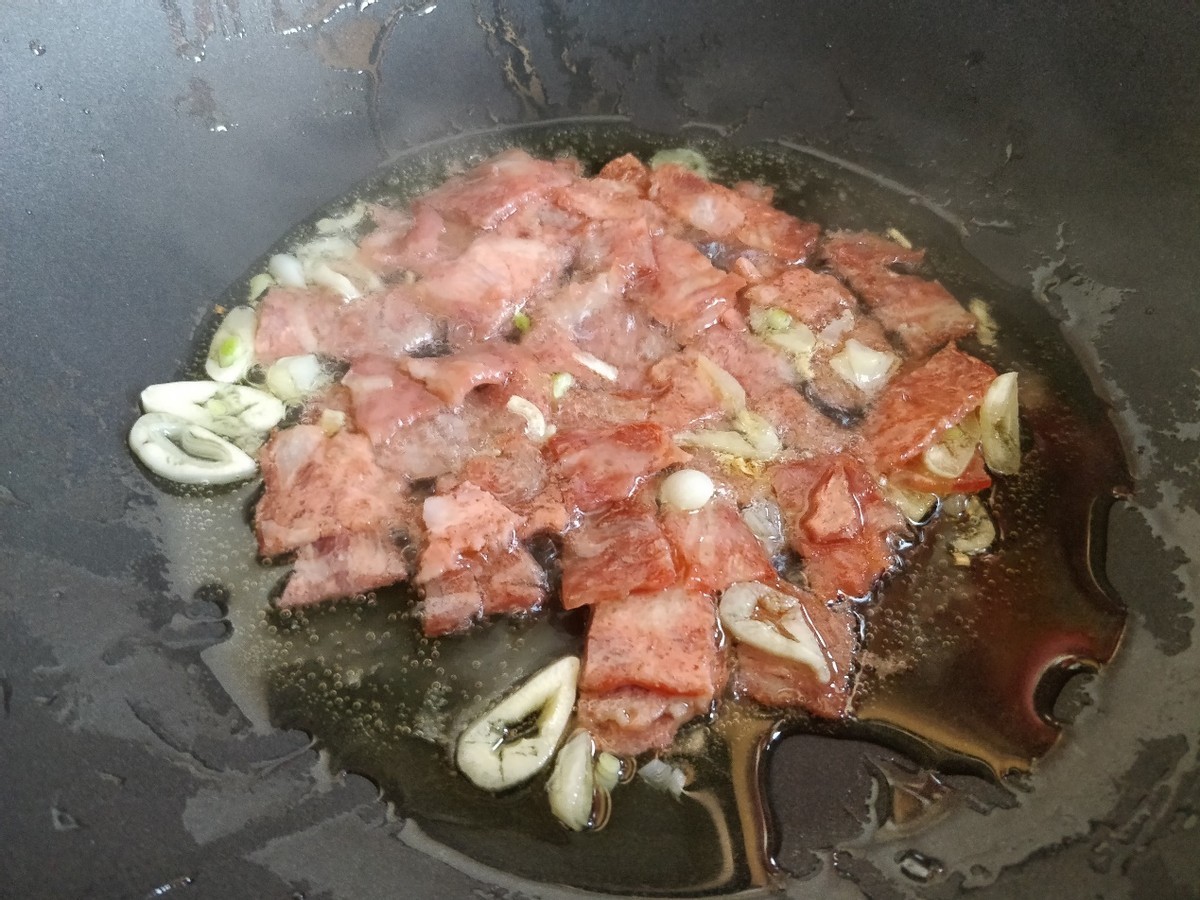 干煸菜花这样做，焦香爽脆还入味，吃一次就上瘾