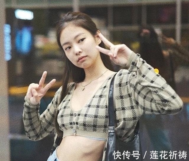 小姐姐 今年流行一种新穿法叫:“奶奶衫+牛仔裤”,显高还显腿长