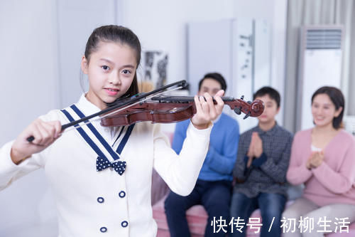 二宝|宝宝说:“我就要买”,父母的回应方式,决定孩子不同的人生走向