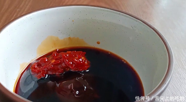 五花肉不要红烧啦,淋2个鸡蛋,你想不到的做法,每次上桌不够吃