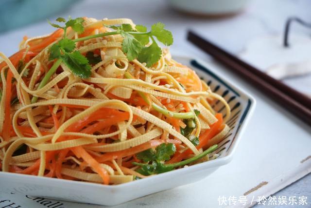 2勺|年夜饭不能少的凉拌菜,解腻又下酒,现做现吃很鲜美