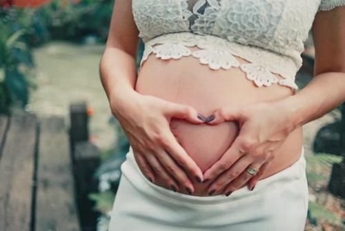 孕期抽筋是补钙“信号”，产科医生提醒：要做到“两注意一避免”