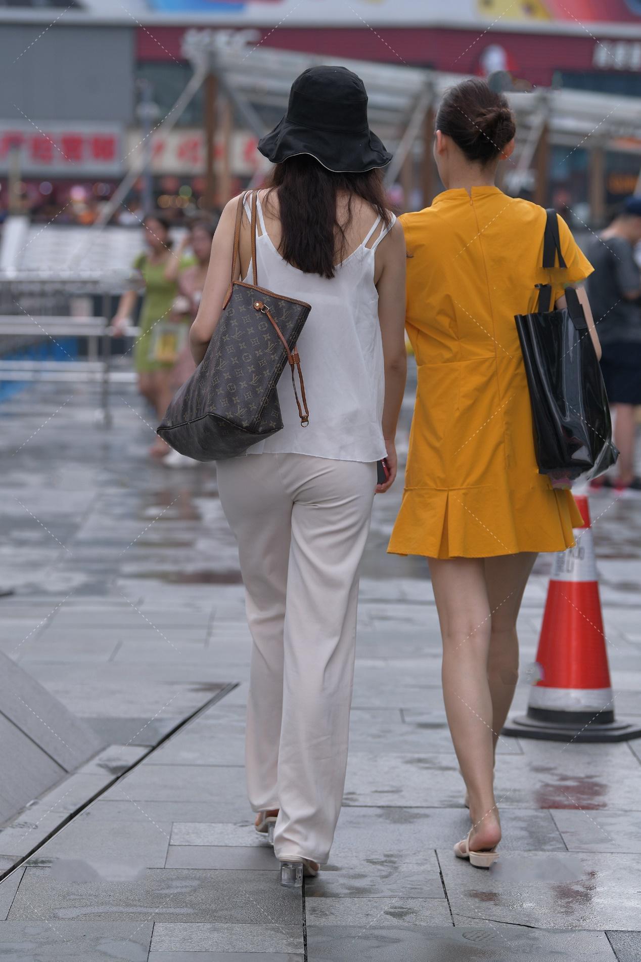 宽松|白色宽松无袖雪纺上衣, 搭配奶油色西装高腰阔腿裤, 清纯气质佳