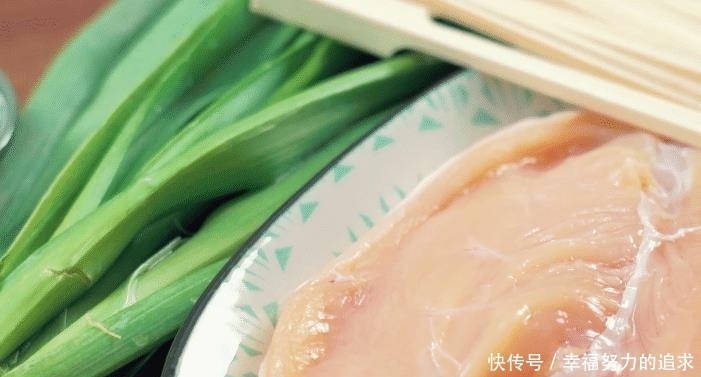 分享|用平底锅分享一款鸡肉串串,肉嫩鲜甜,焦香四溢,孩子特爱吃