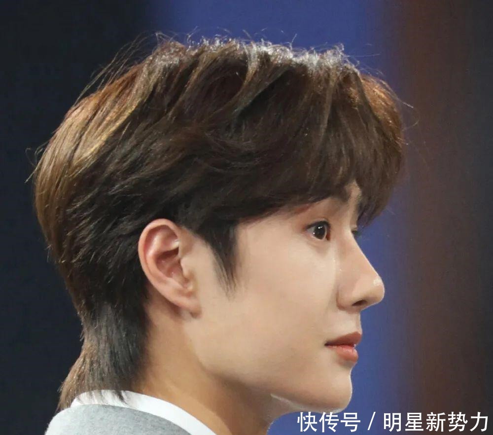 王一博签名照来咯,喜欢的小伙伴们快快来收藏哦