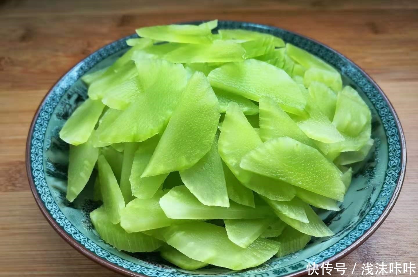 美味|入冬后，白菜萝卜靠边站，最该吃的蔬菜是它，爽脆好吃营养足！
