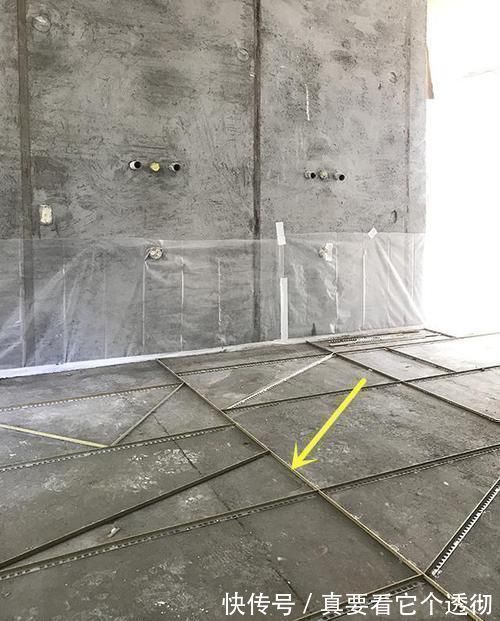 金属|从此铺瓷砖不用做美缝了,这样地面效果更漂亮,就是苦了瓦工了