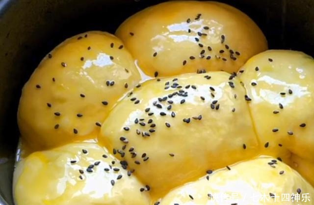 我家面粉从不蒸馒头，加3个鸡蛋，秘制一做，出锅老婆直夸好吃