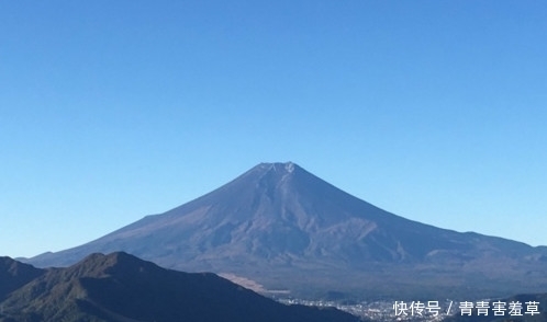 万年积雪的富士山被一场台风吹没了，富士山的真容是这样！