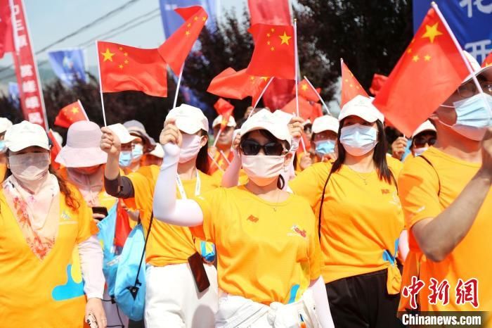 品牌|安踏营收跑赢阿迪达斯，你也改穿“国货”了？