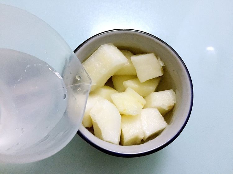 冰糖雪梨怎么做？教你一个新方法，好喝美味，小白也能一看就会