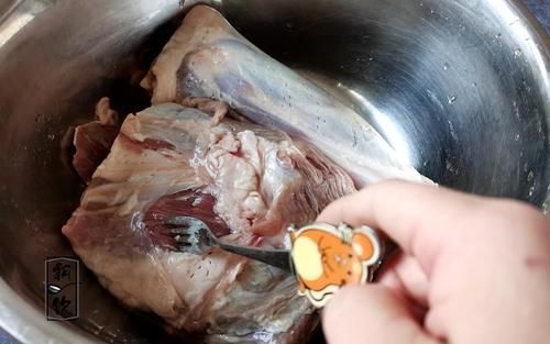  a23|朋友送个大羊腿，看我这样做，家人甩开腮帮子吃，太香了