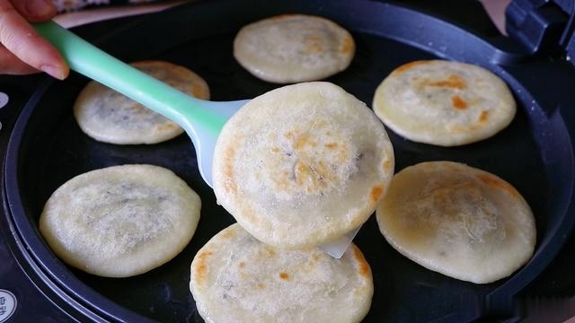 发面|10分钟快速做糖饼,不发面不醒面,外酥里糯太香了,孩子超爱吃