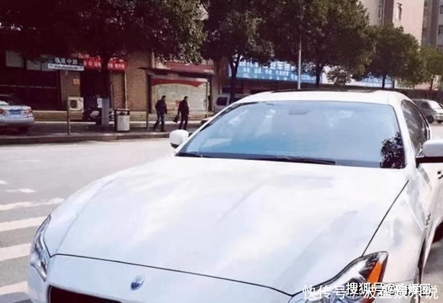 6岁男孩每天都用假钞买煎饼,老板从未拆穿过,20年后惊喜来了