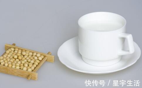 晨起|女性晨起时,4件事若坚持做,卵巢或许会越来越“年轻”