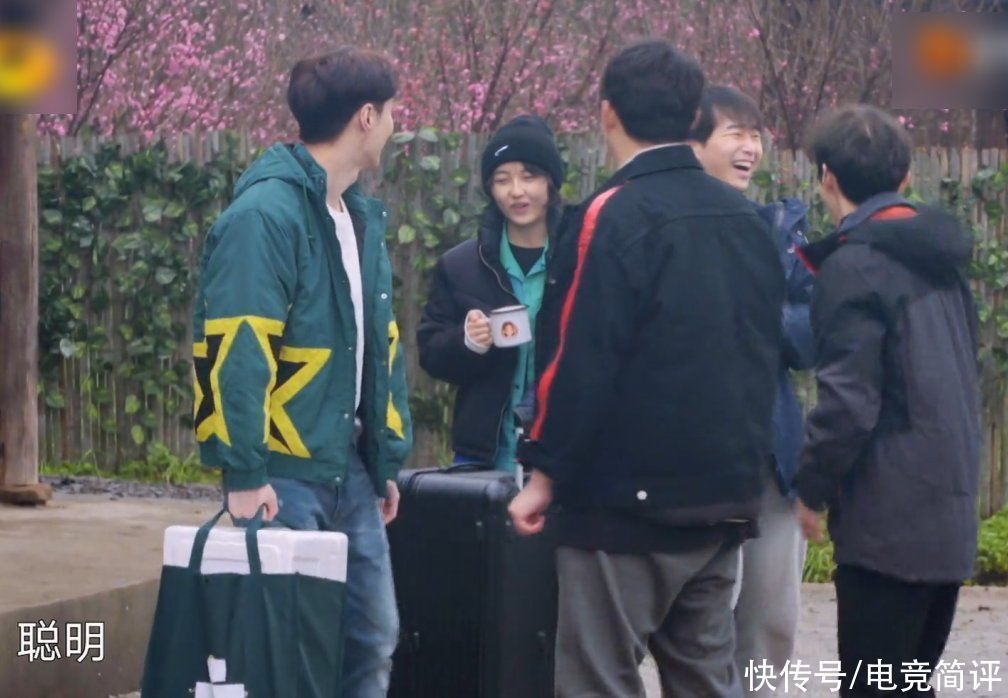节目组|看张艺兴套路节目组,终于明白蘑菇屋缩水的原因,师徒联手真斗不过