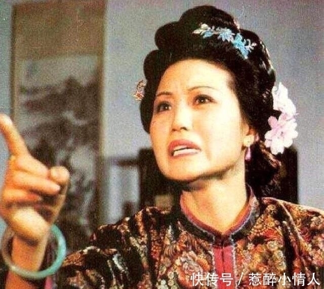 贾母|赵姨娘是如何嫁给贾政的，贾母王夫人给出答案，活脱脱又一个晴雯