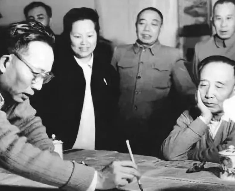 郭沫若的书法|郭沫若书法有多高一幅作品卖了1610万元,被誉为“郭体”