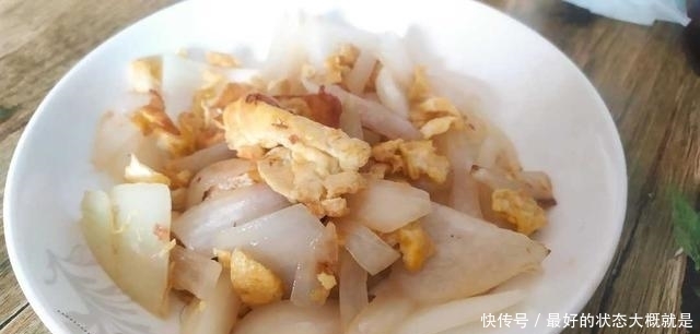 营养美味的早餐,圆葱炒鸡蛋营养丰富,味道鲜美,特别好吃