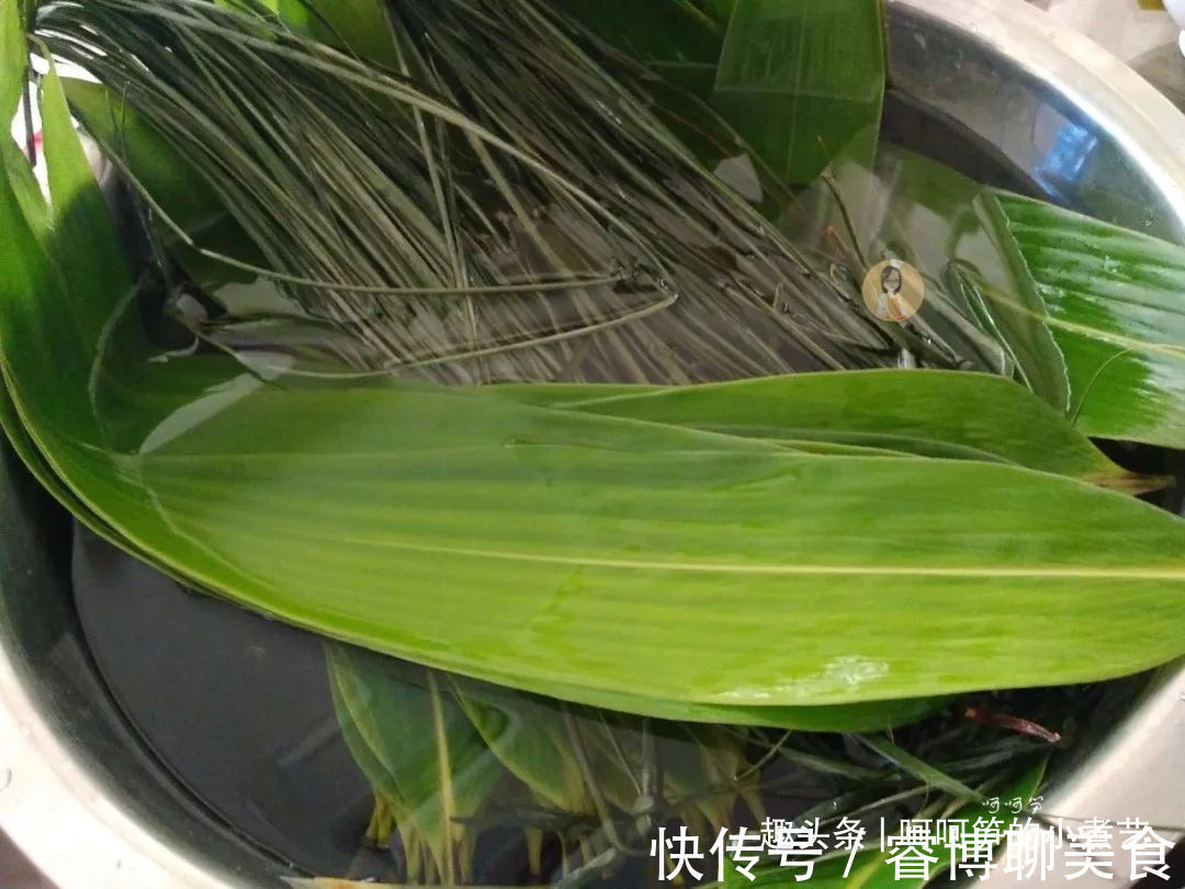 香菇|端午节将至，教你做鲜香味美的咸蛋黄肉粽，软糯诱人，吃了还想吃