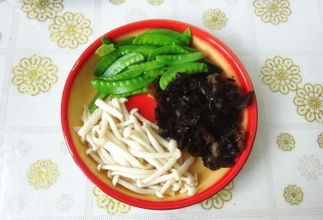 营养|这道小炒,材料普通又便宜,结合起来味道清香鲜美,营养丰富全面