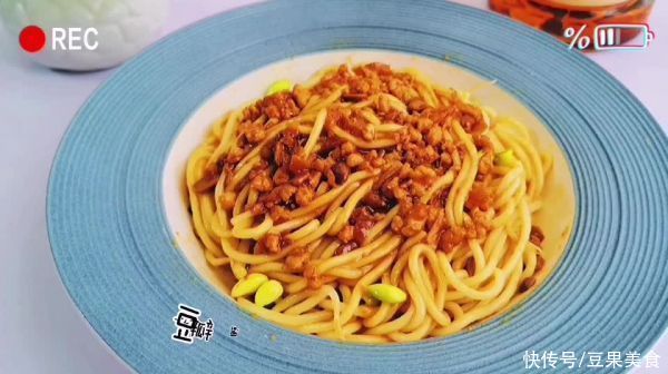 m2勺豆瓣酱撑起的主食，一家三口吃不够