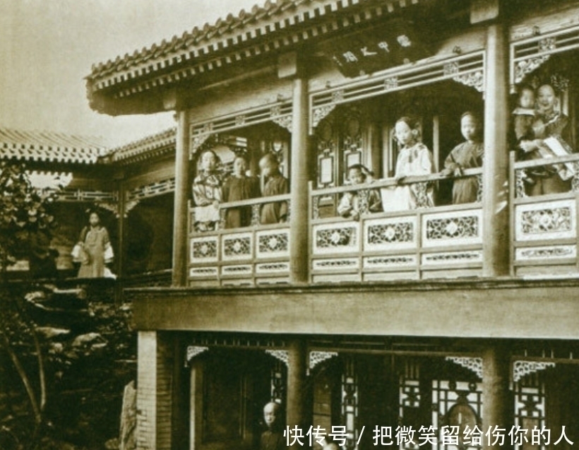 县太爷|晚清官员顶戴花翎,县太爷断案现场,妻妾成群的地主