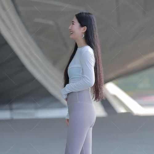 淡雅|身材好的小姐姐穿灰色瑜伽裤,美丽大方,清新淡雅