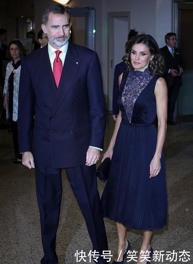 西班牙|46岁西班牙王后美得惊艳!蕾丝裙少女减龄,复古卷发美到骨子里