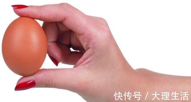 鸡蛋|煮鸡蛋，有人加盐，有人放醋，早餐店老板教你6招，鲜嫩易剥壳