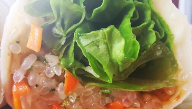 西兰花|煎饼就爱这种吃法，面糊搅一搅，柔韧又劲道，卷什么菜都好吃