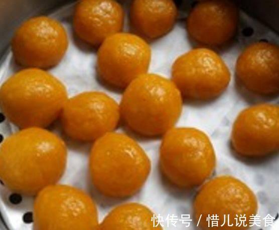 去大姑家做客,大姑做了一款小点心,一口气吃了5个,太好吃