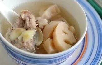 百合炒虾仁|百合的家常做法！脆嫩可口，润肺清燥！