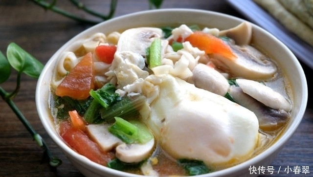 世上美食千千万,孩子最爱还是妈妈煮的面,比山珍海味都香