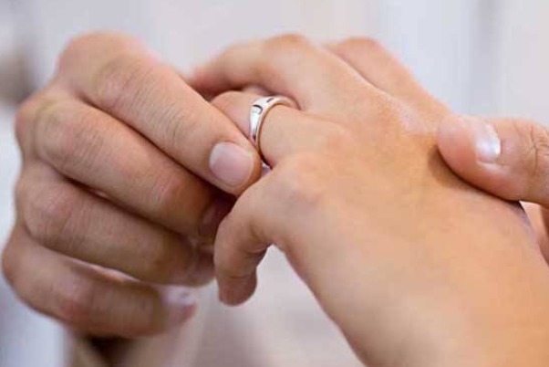 戒指 手上有哪些风水讲究戒指戴对招财戴错招灾!早看早受益