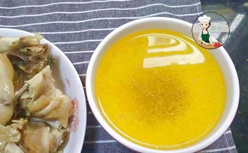  难怪你喝的鸡汤没营养，第一步就错了，不加一滴水，汤又鲜又营养