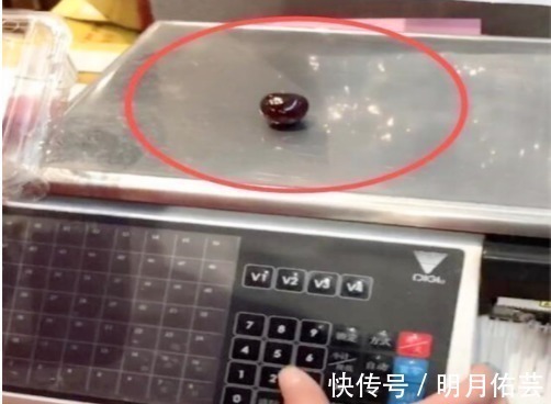 想吃|4岁儿子想吃草莓,孩妈只买一个被摊主嘲讽,霸气反怼引路人称赞