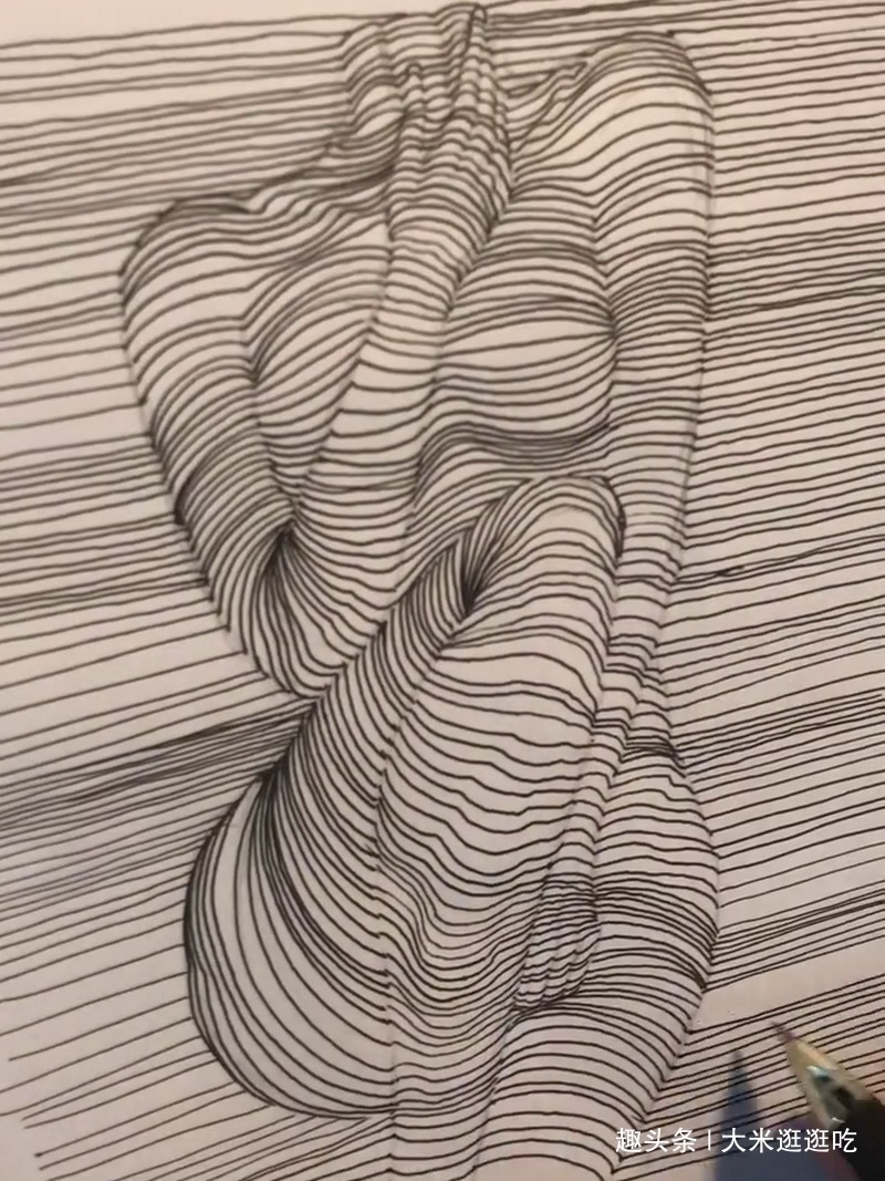 幅画作&美术生给女生画像,纸上全是线条,看到3D成画跪服!