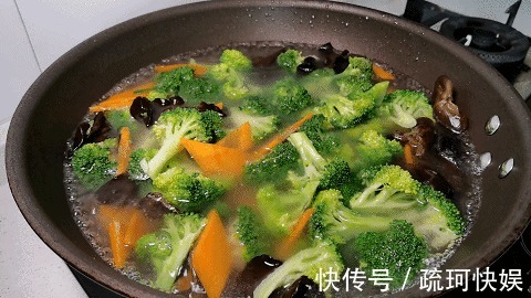 做法|西兰花百吃不厌的做法，不炒不炖，一焯一拌，比肉菜还受欢迎