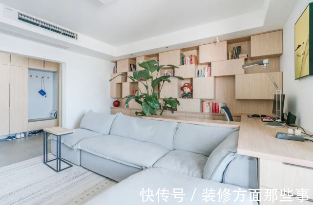 装修|118平自然简约三居室,绿植与装饰画形成了一虚一实有生机活力