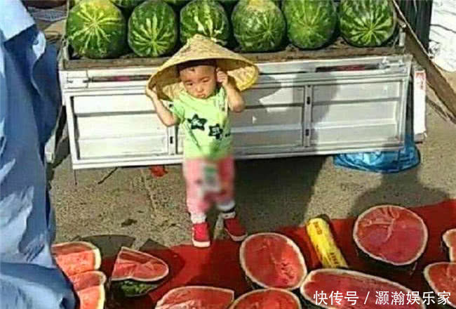 孙子|爷爷带3岁孙子去卖西瓜，妈妈不放心，爷爷发来照片妈妈笑喷